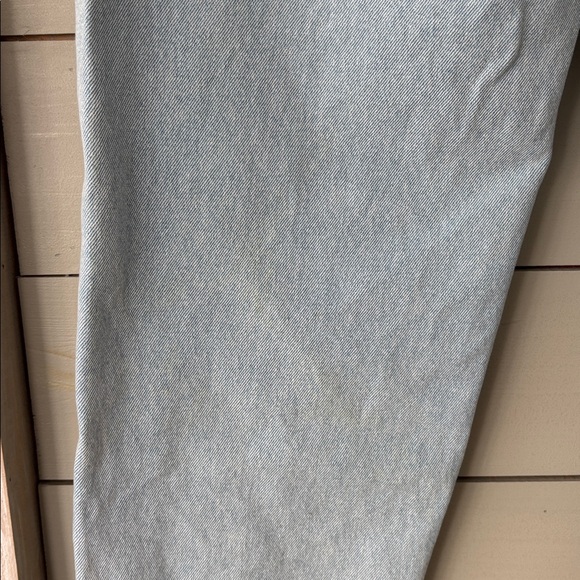 Kotn High Rise Straight Leg Jeans – Light Wash
Size 8 - Picture 6 of 9